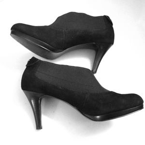 Ann Klein Black Suede Booties 7.5 M